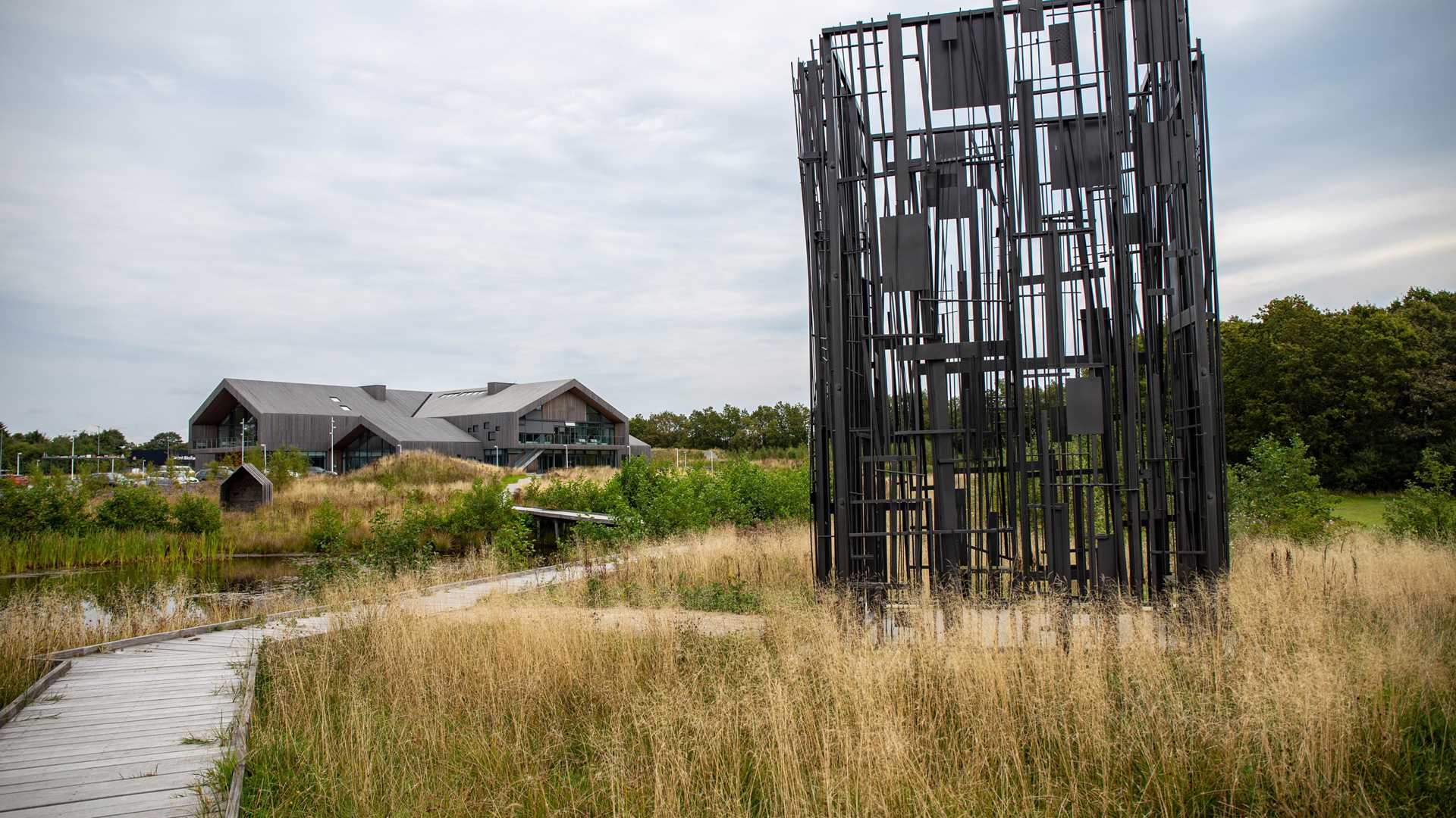 Skulptur ved siden af Hjertet i Ikast